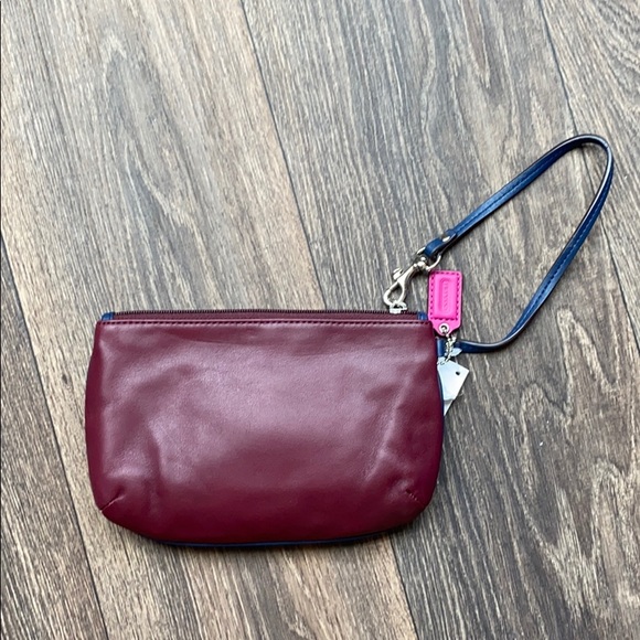 Coach clutch/wristlet, brand new with tags - Picture 2 of 3